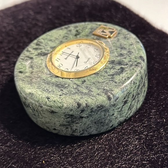 Vintage Green Marble Jade Like Heavy Gold Clock Benchmark - Picture 4 of 6